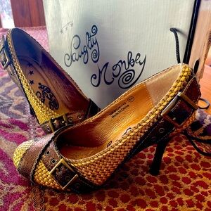 Naughty Monkey 6.5 Firecracker Gold Heels